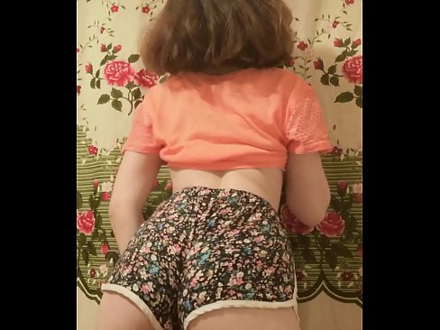 ❤️ Sexy junges Babe zieht ihre Shorts vor der Kamera aus ❤❌ Porn video bei porn de.tradeis.top ️❤