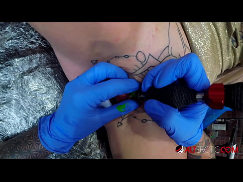 ❤️ Extrem tätowierte Hottie Sully Savage hat ein Tattoo auf ihrer Klitoris ❤❌ Porn video bei porn de.tradeis.top ️❤