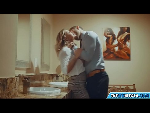 ❤️ Wenn eine vollbusige Blondine dich in einer öffentlichen Toilette verführt ❤❌ Porn video bei porn de.tradeis.top ️❤